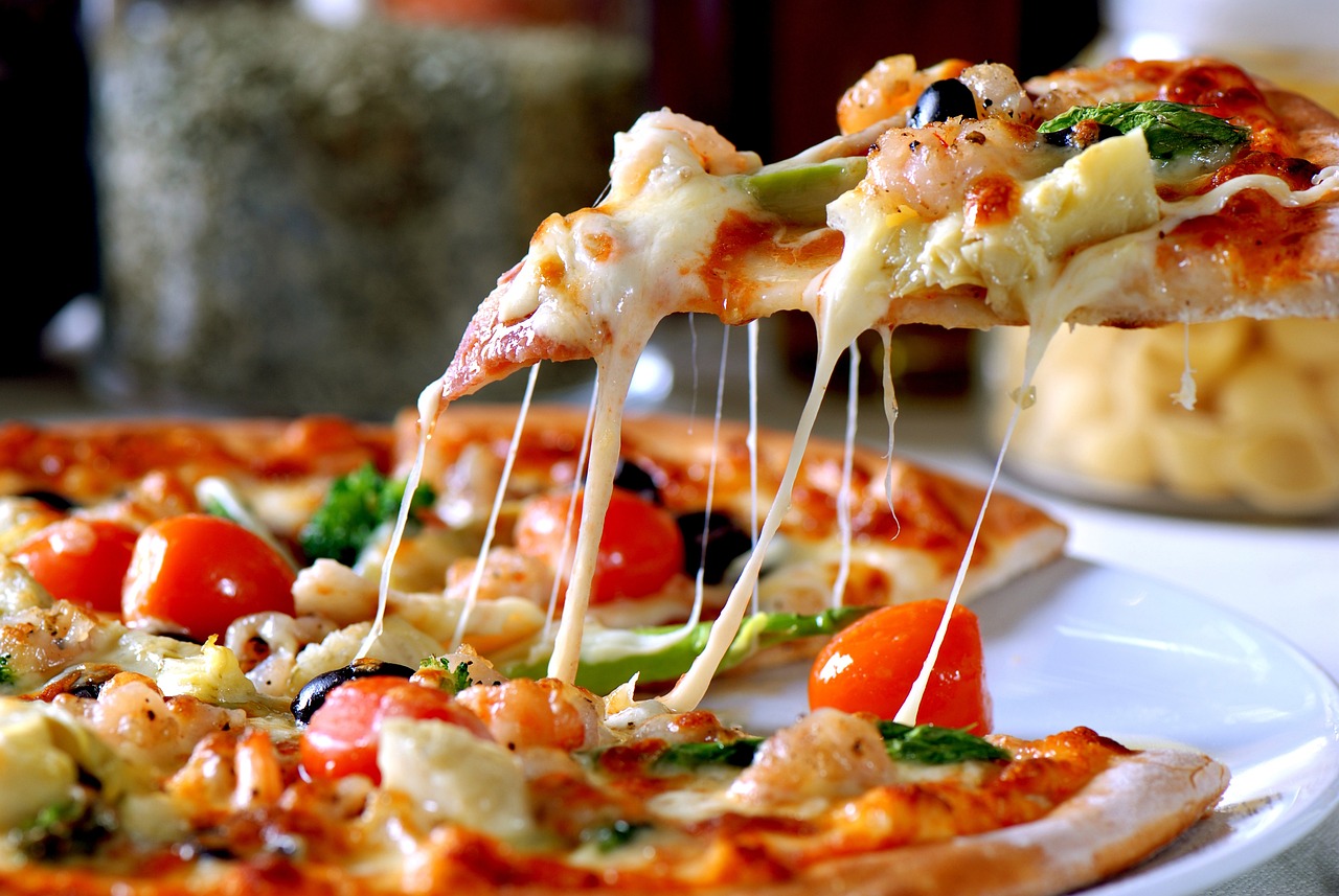 Persis di Kafe! Simak Resep Praktis Pizza Tipis ala Rumahan yang Paling Disukai Anak-anak
