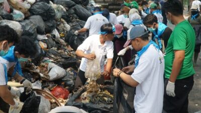 Sekda Kota Bandung Apresiasi Relawan Pepeling Dispora dalam Penanganan Sampah di TPS Gudang Selatan