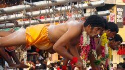 Ritual Aneh yang Hanya Dilakukan Orang India