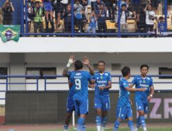 Head to Head 8 Pertemuan Terakhir Persebaya Surabaya VS Persib Bandung