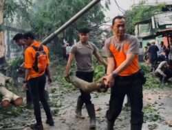 Masuk Musim Hujan, Sat Sabhara Polres Cimahi Gelar Patroli Antisipasi Pohon Tumbang