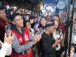 12 Hari Jadi Ketum PSI, Kaesang Pangarep Bersama Giring Ganesha Blusukan Malam di Bandung