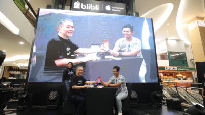 Antusiasme Tinggi, Warga Jakarta Jemput iPhone 15 Series saat Midnight Launch Blibli di FX Sudirman