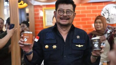 Tangan Syahrul Yasin Limpo Diborgol saat Tiba di KPK, Resmi Tersangka Korupsi di Kementerian Pertanian