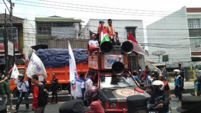 Buruh dari Lima Serikat Pekerja Demo Tuntut UMK Naik dan Gelar Aksi Solidaritas ke Palestina
