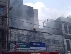 Setelah Empat Jam, Api yang Membakar Ruko Elektronik di Jalan Banceuy Berhasil Dipadamkan