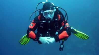 Menyelami Perbedaan Antara Diving dan Snorkeling dalam Menjelajahi Bawah Lautan