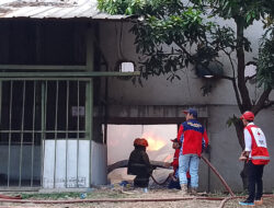 Kebakaran Hebat Melanda Gudang Pabrik di Jalan Cipadung Bandung, 12 Mobil Pemadam Diterjunkan