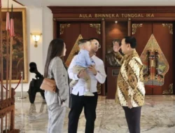 Prabowo Terima Kunjungan Artis Besar, dari Cipung hingga Iko Uwais