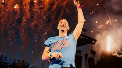 Chris Martin Berpantun di Konser Coldplay: Boleh Dong Pinjam Seratus