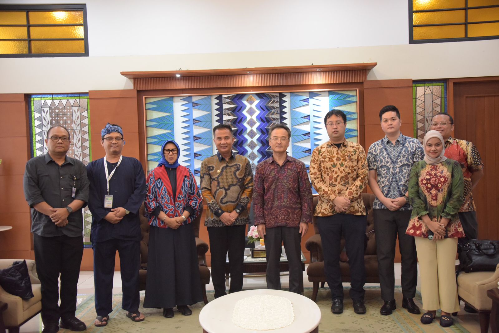 Penjabat Gubernur Jawa Barat Bey Machmudin menerima utusan JICA di Gedung Sate Bandung, Kamis (9/11/2023). (Rizal FS/Biro Adpim).
