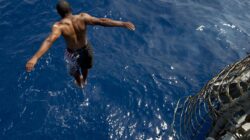 Pria Asal Indonesia Nekat Berenang dari Malaysia ke Singapura