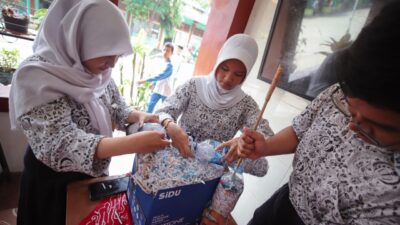 Cara SMPN 18 Bandung Hadirkan Sekolah Bebas Sampah