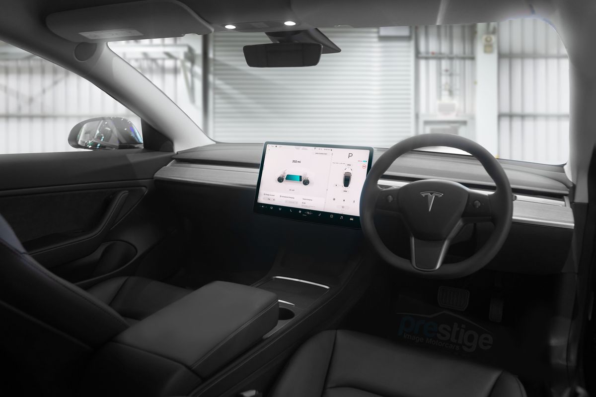 Fitur Autopilot Milik Tesla Sebabkan 1.000 Kecelakaan Lalulintas