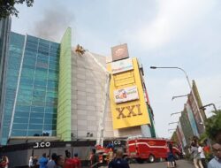 Mall Festival CityLink Bandung Kebakaran, Sejumlah Karyawan Berhamburan Menyelamatkan Diri