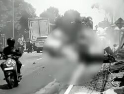 Kecelakaan Maut di Gekbrong Cianjur, Truk Pengangkut Galon Seruduk Truk Lain, Dua Motor dan Toko
