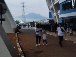 Foto-foto Suasana Stadion GBLA Jelang Kick-off Persib vs Persik di Pekan 22 Liga 1 2023-2024