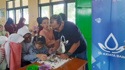 Karyawan dan Manajemen XL Axiata Mengajar di SLB Dukung Komunitas Penyandang Disabilitas Garut