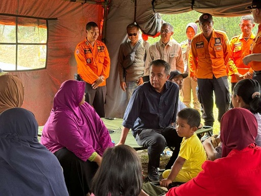 Tinjau Dampak Gempa di Pamijahan Bogor, Bey Imbau Warga Tetap Tenang