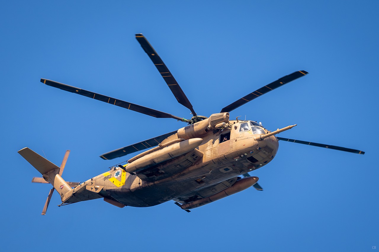 Helikopter Israel Tembaki Warganya Sendiri yang Ditangkap Hamas