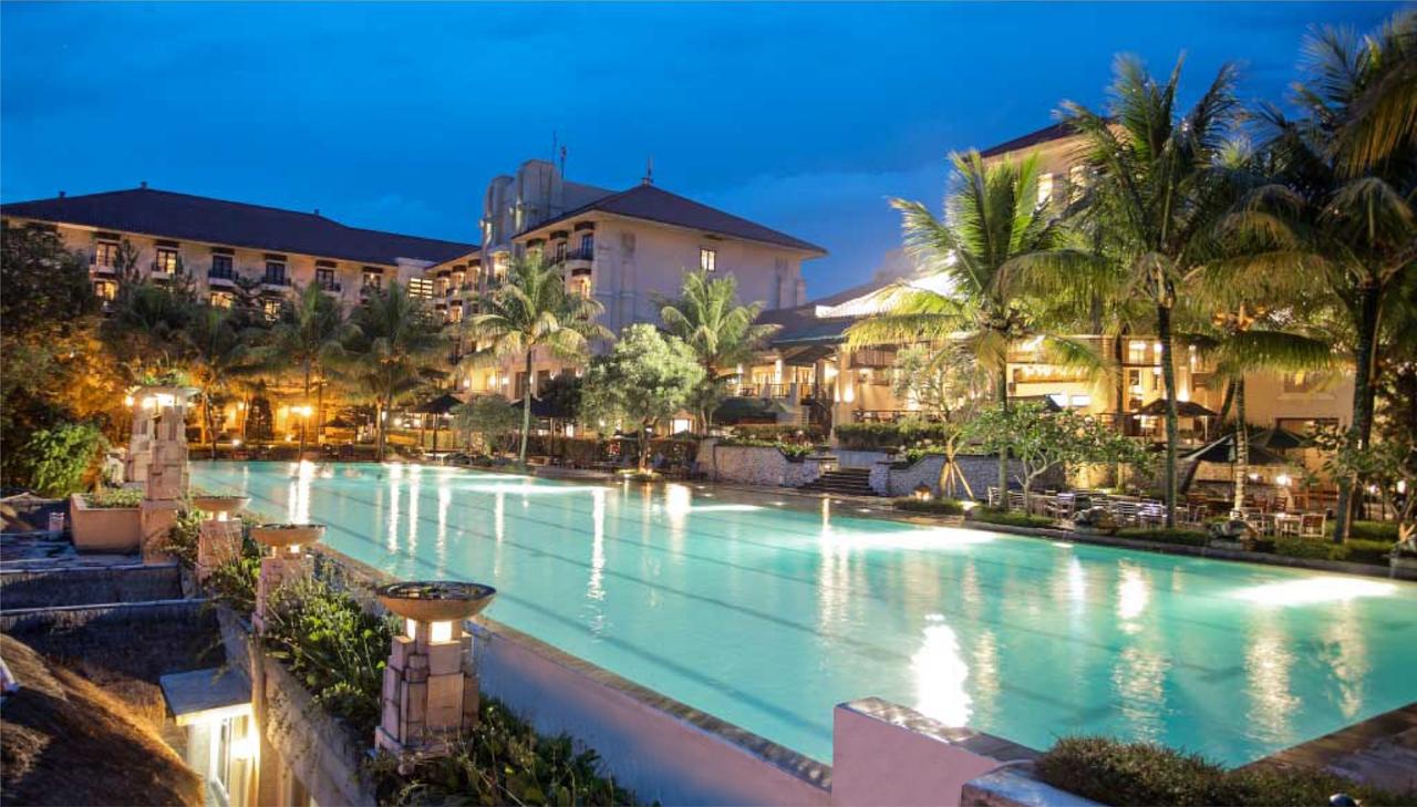 Akhir Tahun Mau Staycation? Cek 6 Rekomendasi Hotel di Bandung dengan Fasilitas Kolam Renang Air Hangat