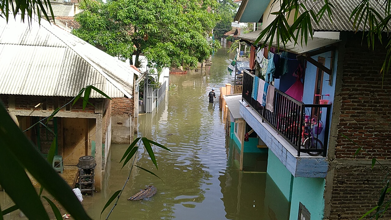 8 Cara Tepat Menghadapi Bencana Banjir, Bertahan di Rumah atau Harus Mengungsi?