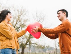 BEBAS JOMBLO 2024! Tips Menyatakan Cinta dengan Tepat: Rahasia Berhasil Tanpa Penolakan