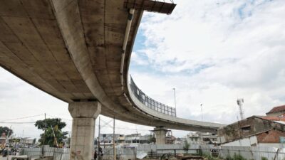 Sering Terjadi Kecelakaan, Warga Tutup Jalan Flyover Ciroyom