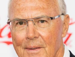 Kabar Duka Sepakbola: Legenda Jerman Franz Beckenbauer Meninggal Dunia