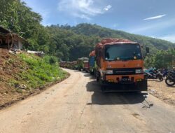 Akses ke TPA Sarimukti Licin Akibat Hujan, Antrean Armada Truk Sampah hingga 1 KM
