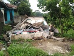 Angin Puting Beliung Rusak Puluhan Rumah Warga di Kota Sukabumi