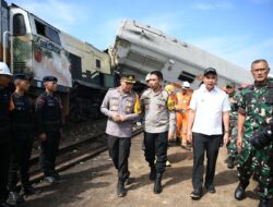 Bey Machmudin Tinjau Langsung TKP Kecelakaan Kereta di Cicalengka Bandung