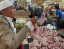 Sidak Harga Daging ke Pasar Tradisional, Pj Bupati KBB Pastikan tak Ada Kenaikan