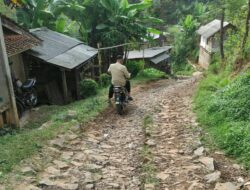 Jalan Desa Rusak Parah, Warga di Selatan KBB Ancam Golput saat Pemilu 2024