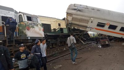 Blak-blakan, Menhub Ungkap Penyebab Kecelakaan Tabrakan Kereta di Cicalengka