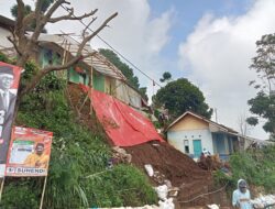 Hujan Terus Turun dan Khawatir Longsor Susulan di Cisarua KBB, 5 Keluarga Terpaksa Mengungsi