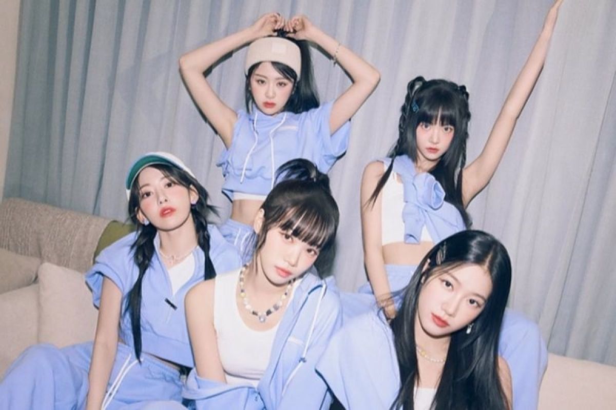 Girl grup K-Pop LE SSERAFIM album easy