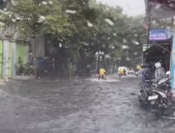 Diguyur Hujan Deras dan Disertai Petir, Sejumlah Wilayah di Kota Bandung Disergap Banjir