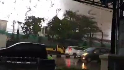 Breaking News! Wilayah Bandung Timur Diterpa Angin Puting Beliung