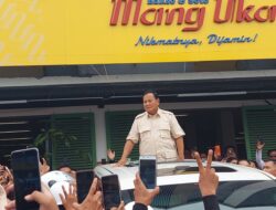 Menhan Prabowo Jajan Bakso Mang Uka Milik Mantan KSAD yang Sedang Viral di Cimahi