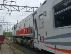 Ngeri! Detik-detik Seorang Railfans Tertabrak Kereta Saat Asyik Bikin Konten di Tengah Rel