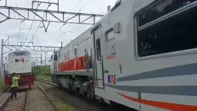 railfans tertabrak kereta