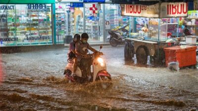 Kota Semarang Dikepung Banjir, Jalur Pantura Penghubung dengan Demak Lumpuh