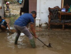 AMPI KBB Bantu Bersihkan Ponpes Pusaka Baru Cipongkor yang Diterjang Banjir Bandang