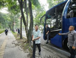 Pj Gubernur Jabar Bey Machmudin Pilih Naik Bus saat Ngantor ke Gedung Sate