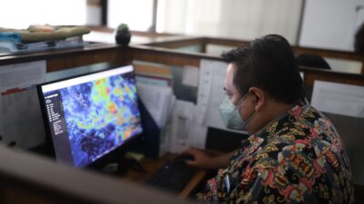 Diguyur Hujan Disertai Angin Kencang, BMKG Imbau Masyarakat Bandung Waspada Bencana Hidrometeorologi