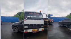 Truk kontainer mengalami insiden kecelakaan tunggal di Jalur A di Ruas Jalan Tol Cipularang, kilometer 92.200 wilayah Sukatani, Purwakarta, Kamis 14 Maret 2024.