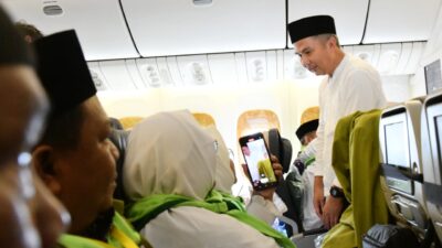 Jemaah Haji asal Subang Jadi yang Pertama Diberangkatkan ke Tanah Suci dari Bandara Kertajati