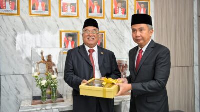 bey Wisuda Purnabakti Ketua Pengadilan Tinggi Bandung